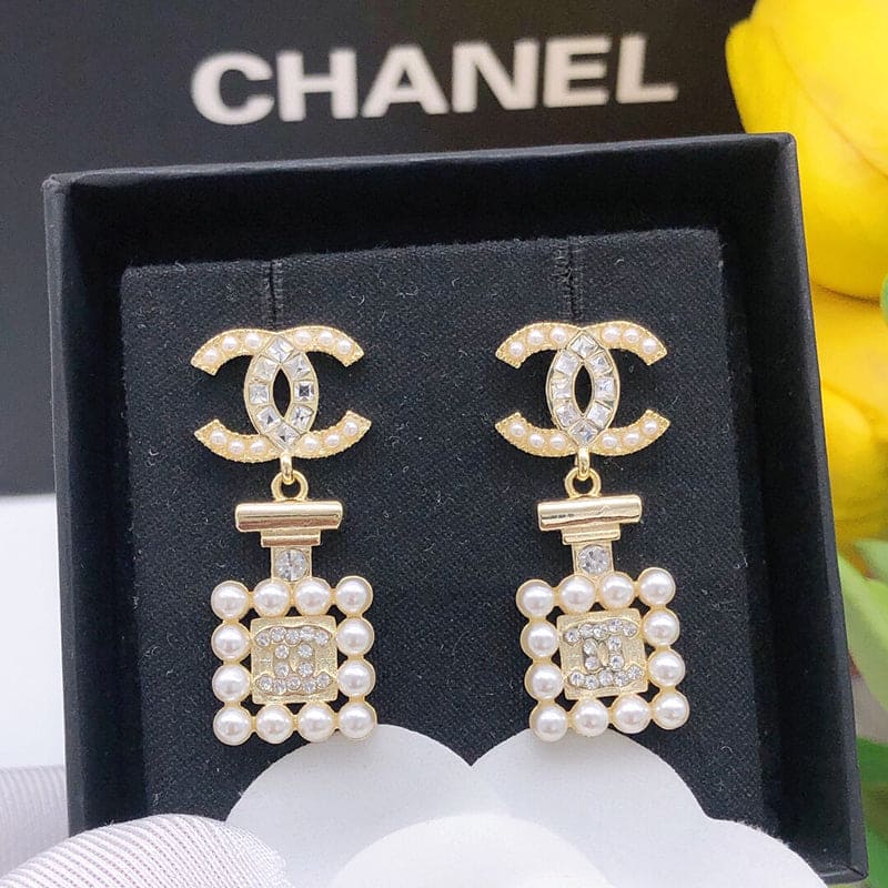 Chanel Pearl Shape Earrings - 18K Yellow Gold