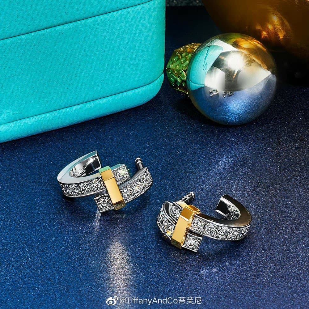 Tiffany Edge Hoop Earrings - 18K Yellow Gold