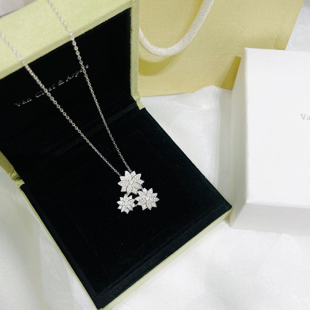 Three Flowers Lotus Necklace - 18K Gold