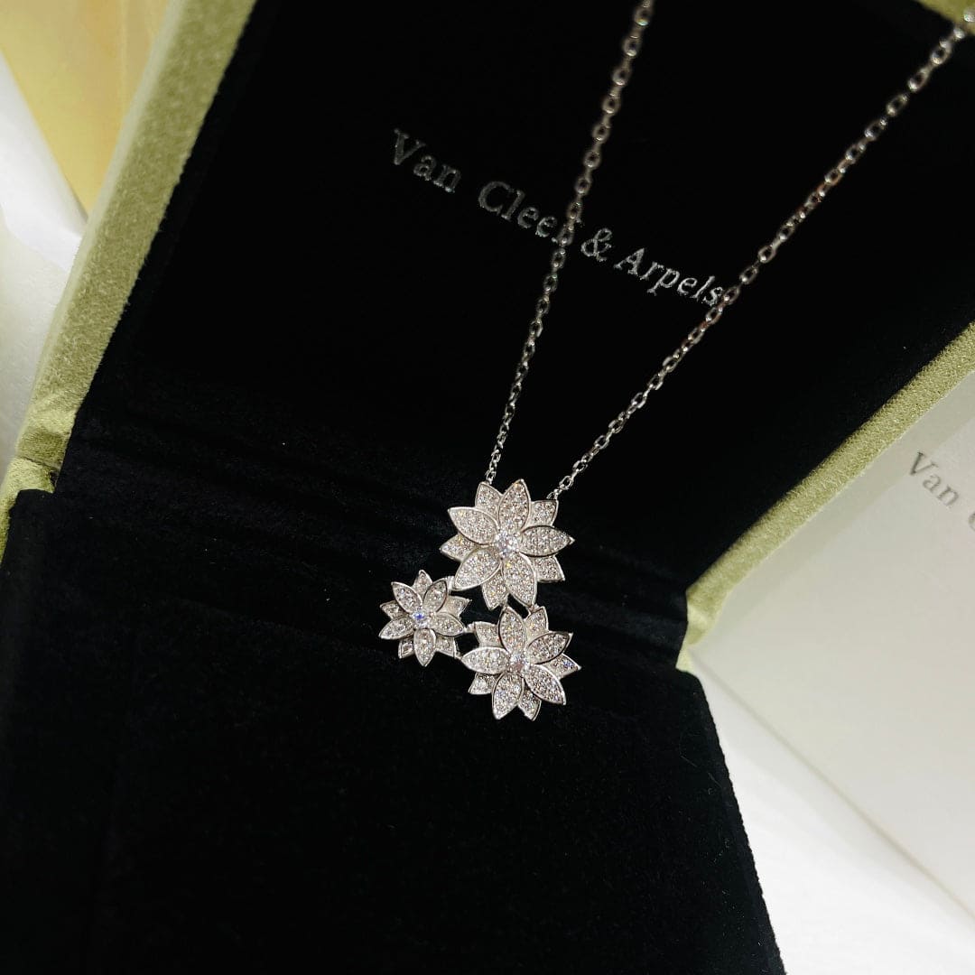 Three Flowers Lotus Necklace - 18K Gold