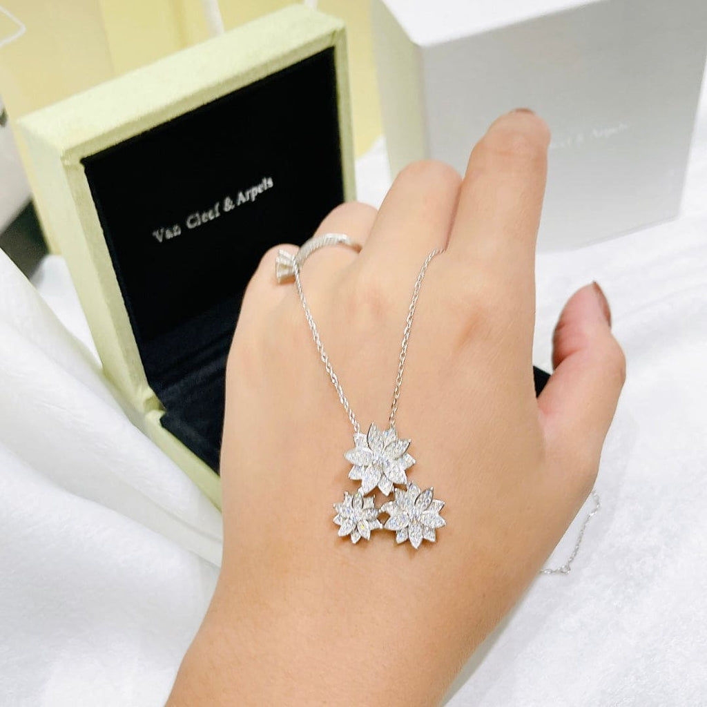 Three Flowers Lotus Necklace - 18K Gold