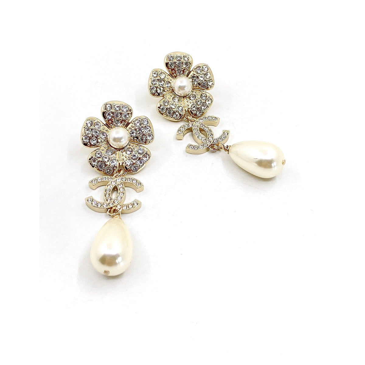 Chanel Pearl Flowers Earrings - 18K Yellow Gold