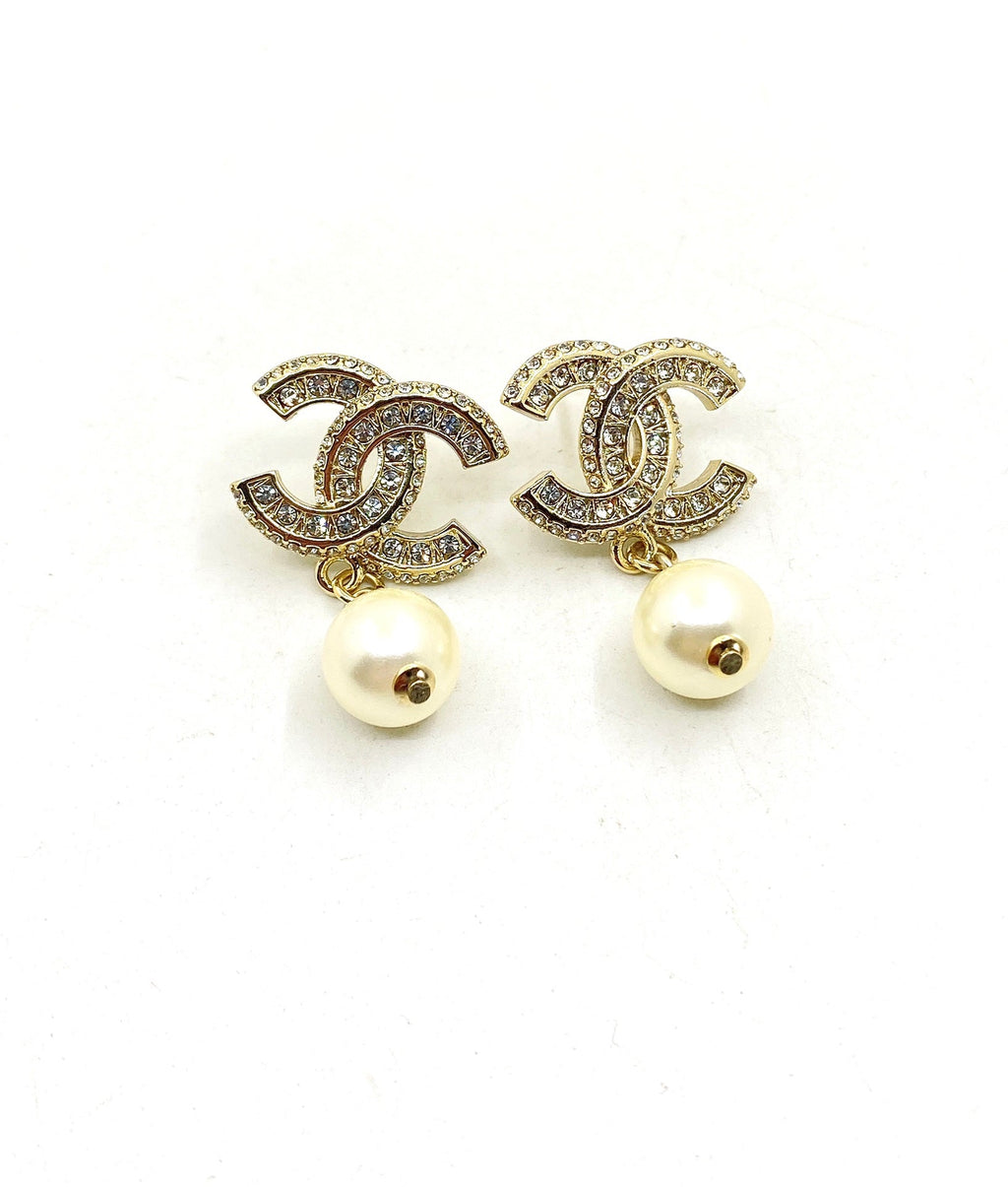 Chanel Pearl Earrings - 18K Yellow Gold