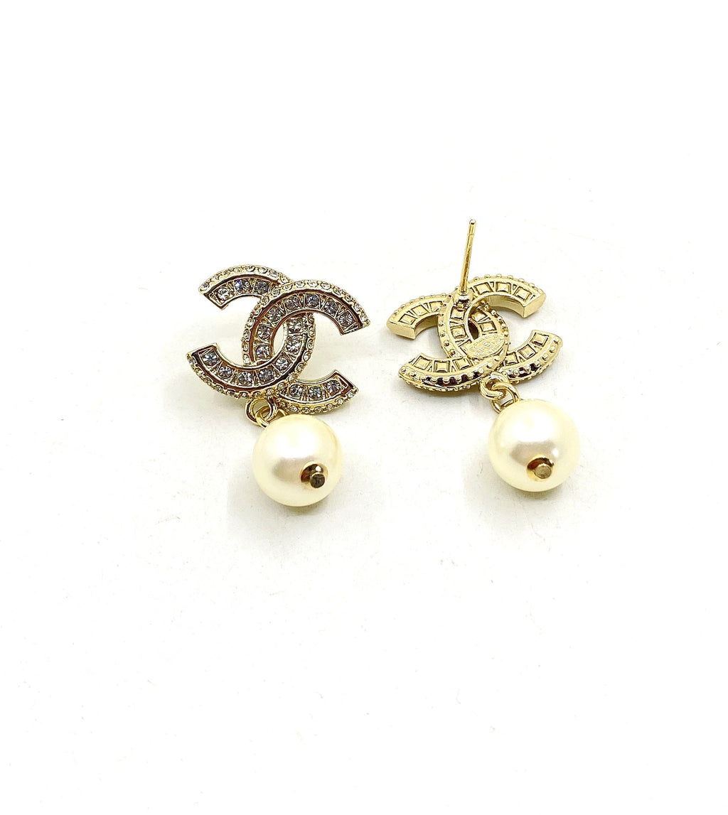 Chanel Pearl Earrings - 18K Yellow Gold