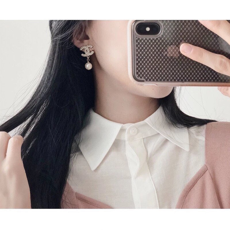 Chanel Pearl Earrings - 18K Yellow Gold