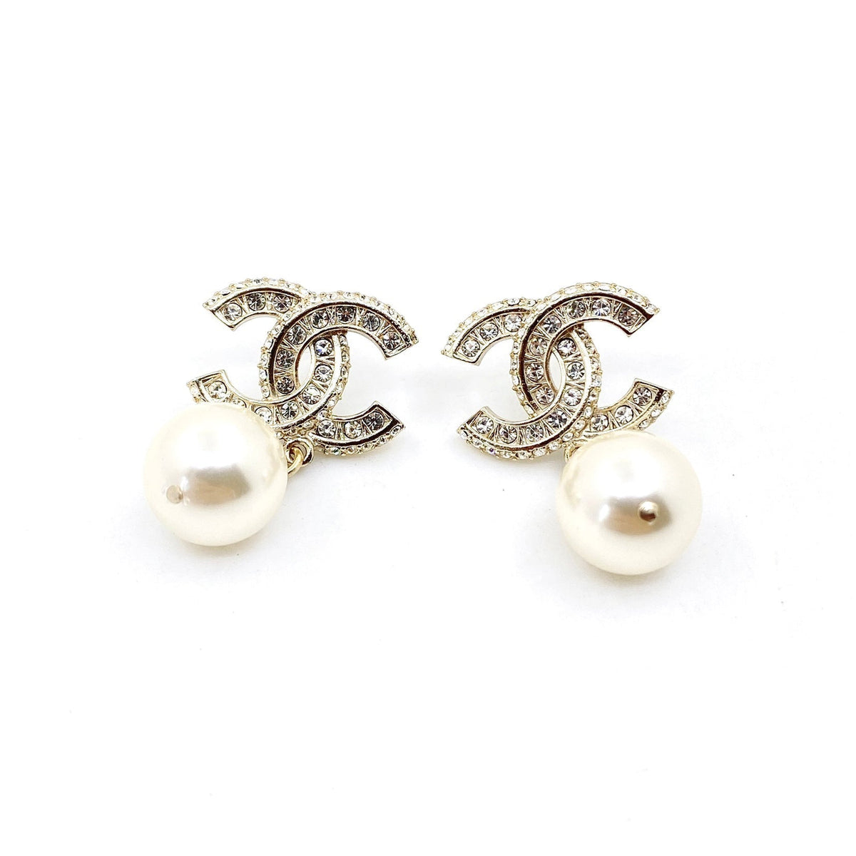Chanel Pearl Earrings - 18K Yellow Gold