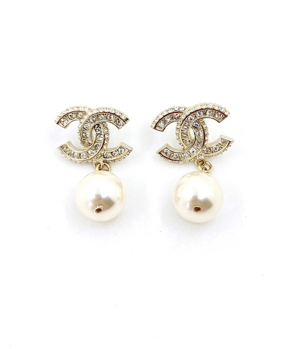 Chanel Pearl Earrings - 18K Yellow Gold