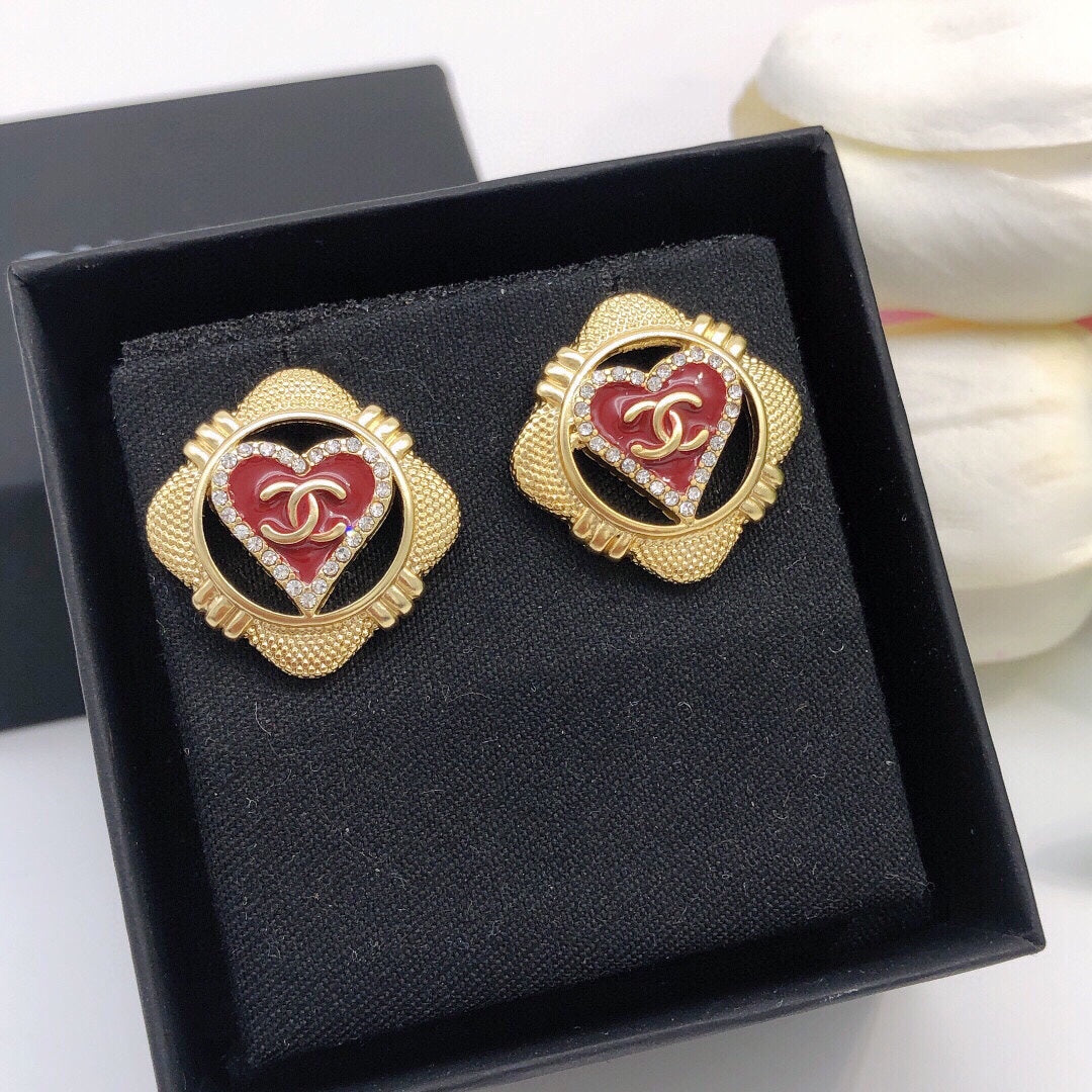 Chanel Heart Vintage Earrings - 18K Yellow Gold