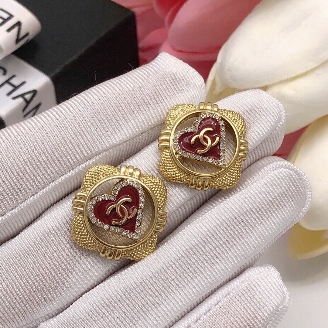 Chanel Heart Vintage Earrings - 18K Yellow Gold