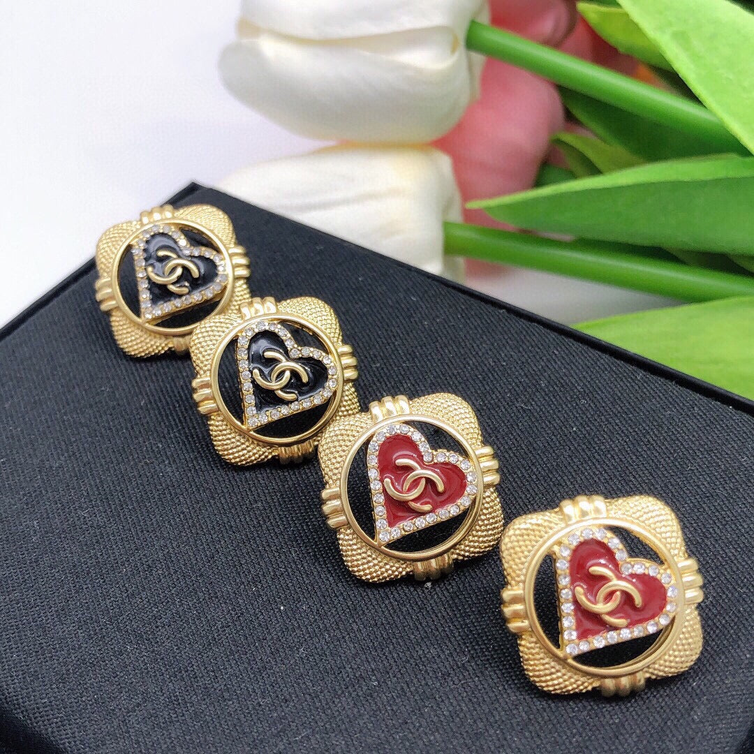 Chanel Heart Vintage Earrings - 18K Yellow Gold