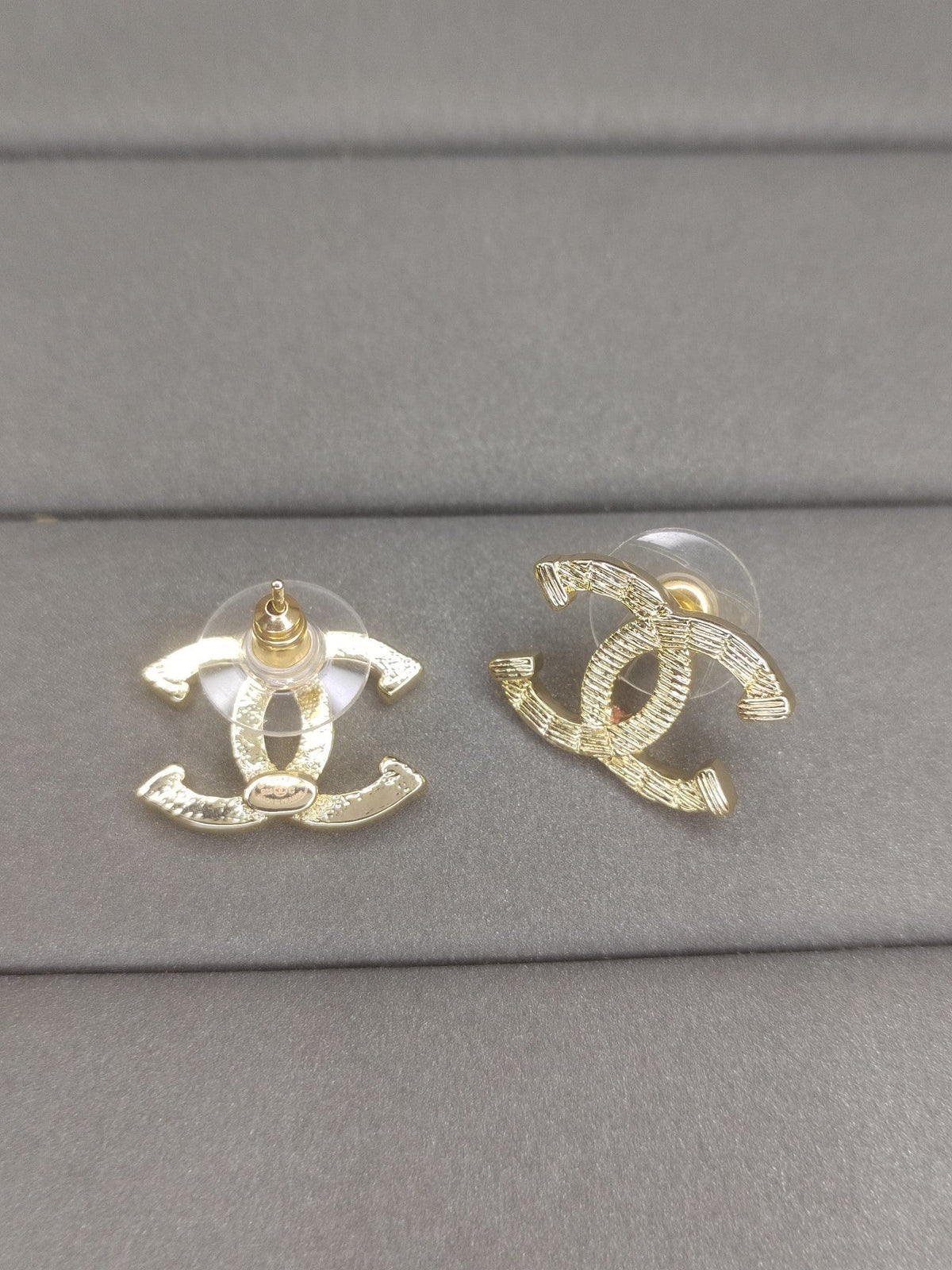 Chanel Classic Earrings - 18K Yellow Gold