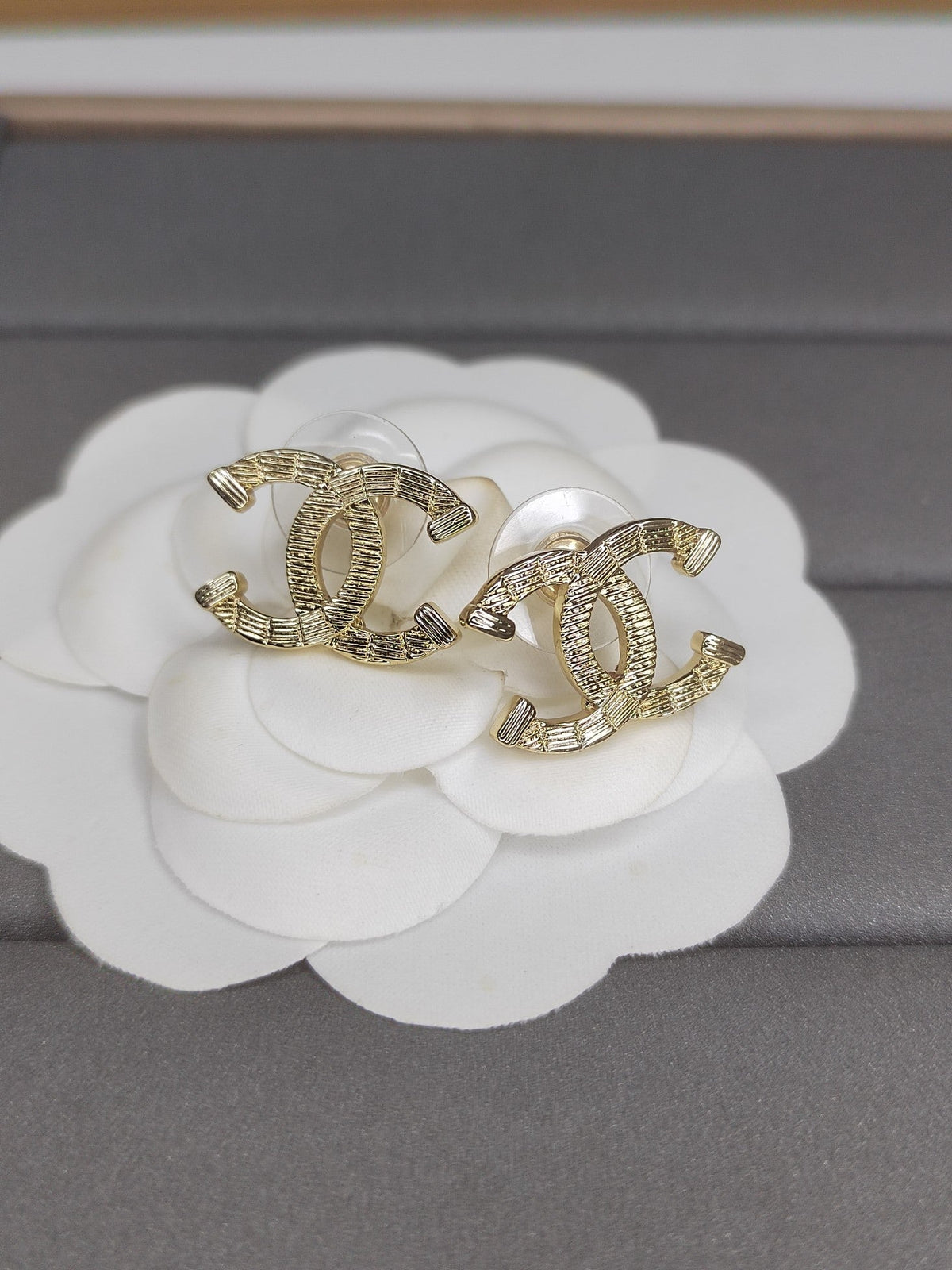 Chanel Classic Earrings - 18K Yellow Gold