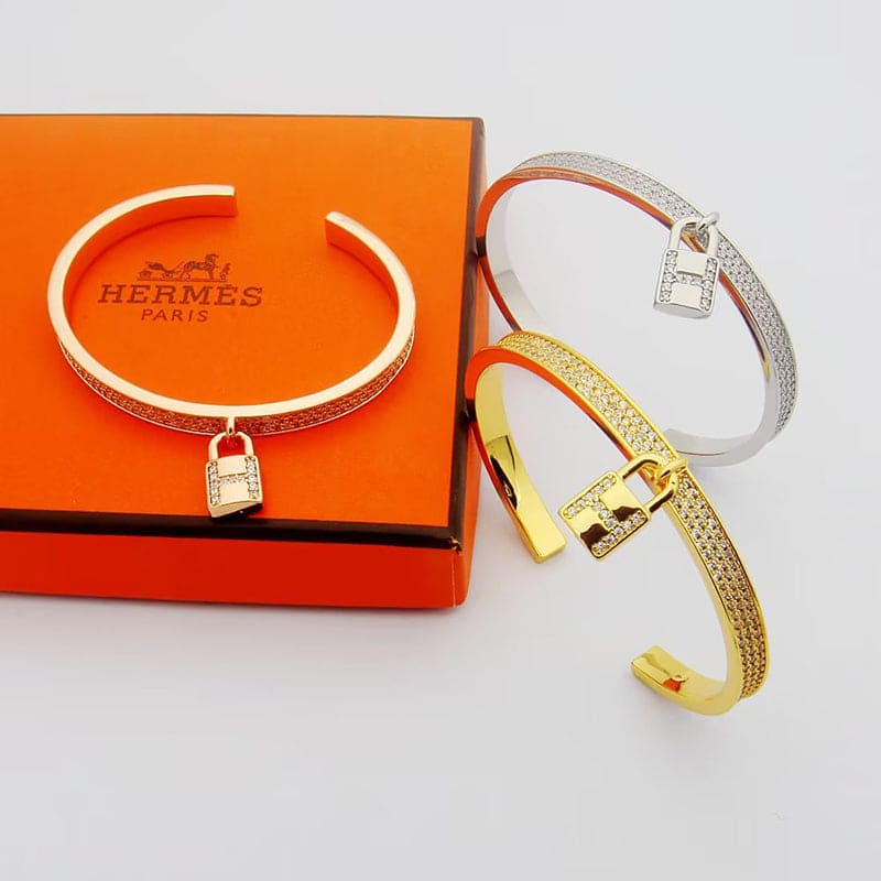 Hermes Kelly Clochette Moissanite Bracelet - 18K Yellow Gold