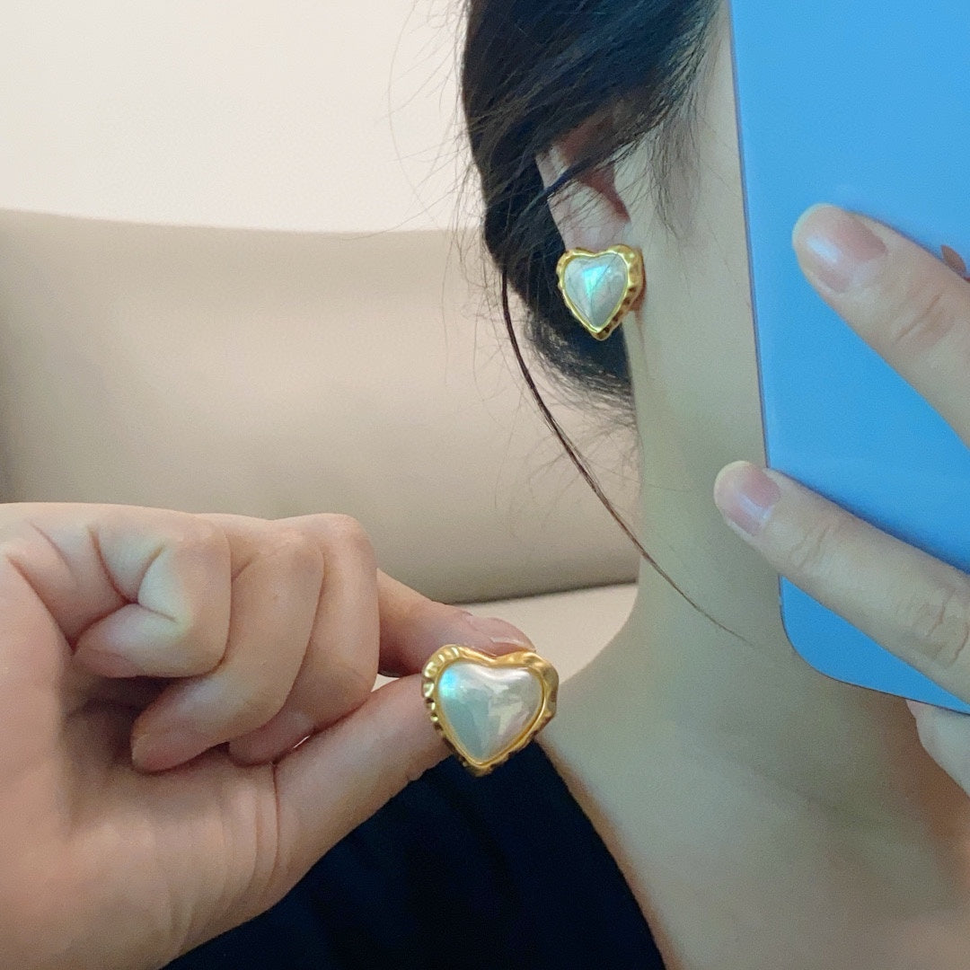 Chanel Heart Pearl Earrings - 18K Yellow Gold