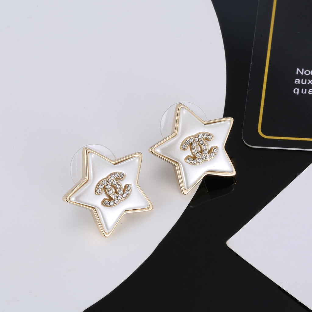 Chanel Star Pearl Earrings - 18K Yellow Gold