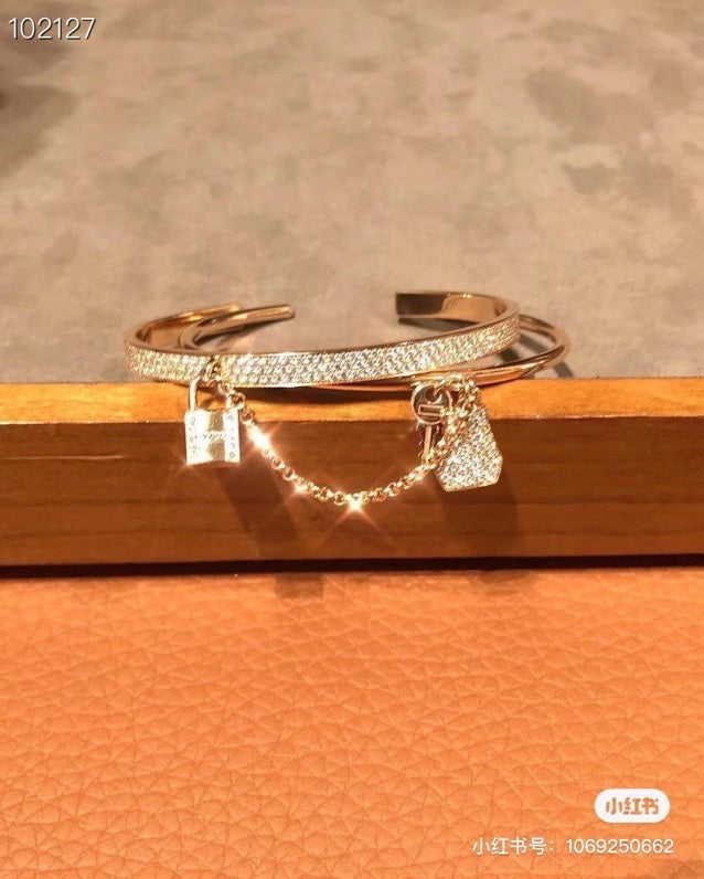 Hermes Kelly Clochette Moissanite Bracelet - 18K Yellow Gold