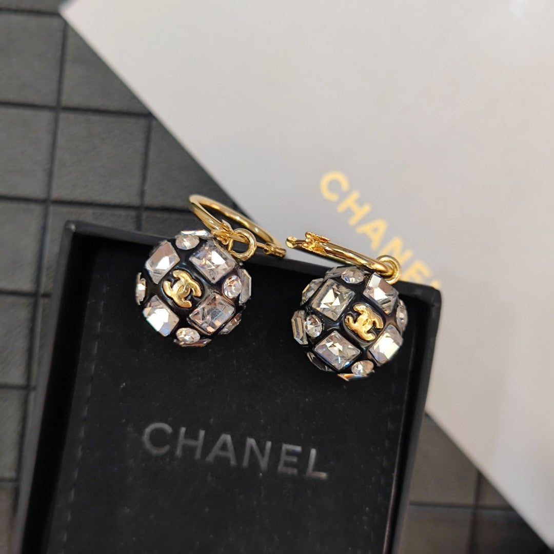 Chanel Round Crystal Earrings - 18K Yellow Gold