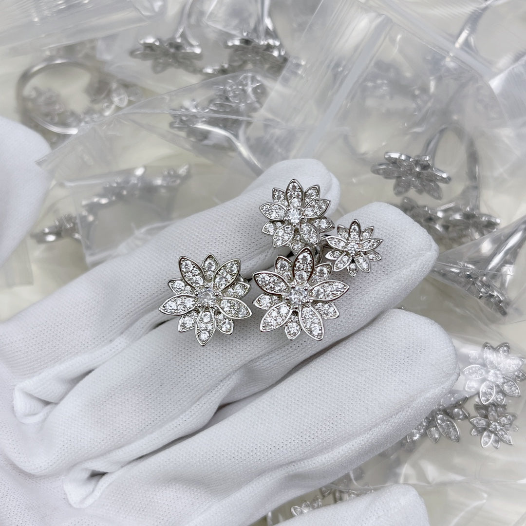 Lotus Between the Finger 4 Flowers Ring - 18K White Gold