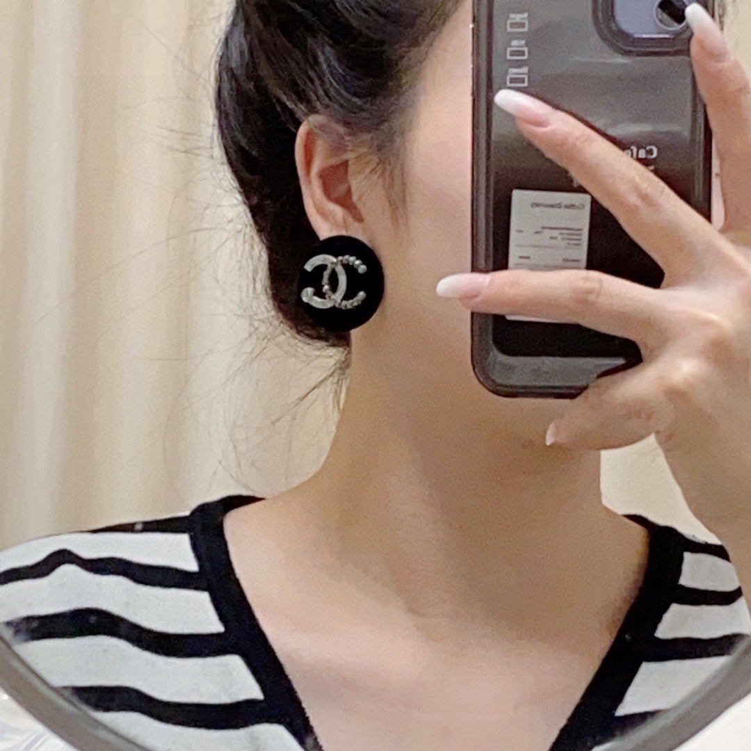 Chanel Black Resin Circle Earrings - 18K Yellow Gold