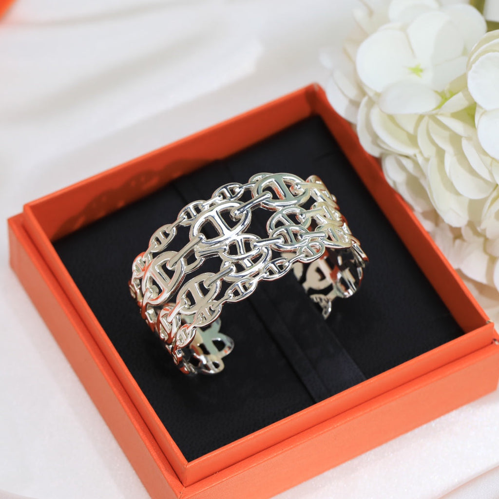 Hermes Chaine D'Ancre Wide Cutwork Bracelet - 18K Gold