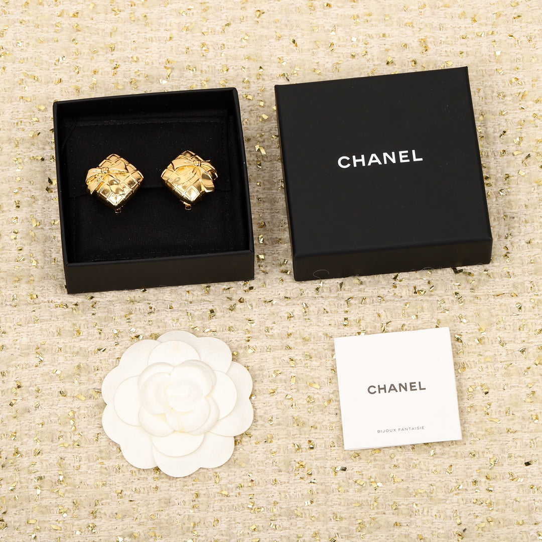 Chanel Vintage Earrings - 18K Yellow Gold