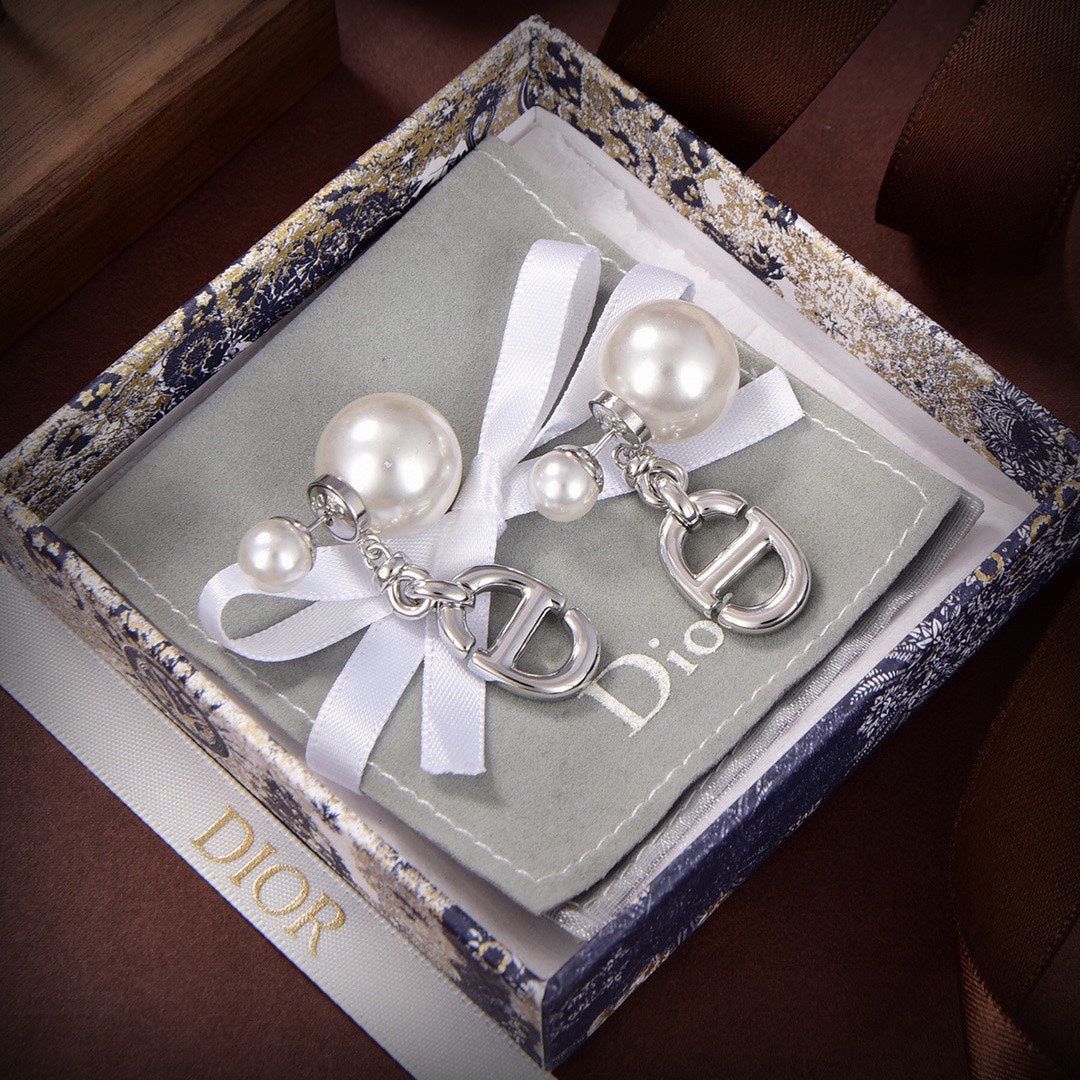 Dior 30 Montaigne Earrings