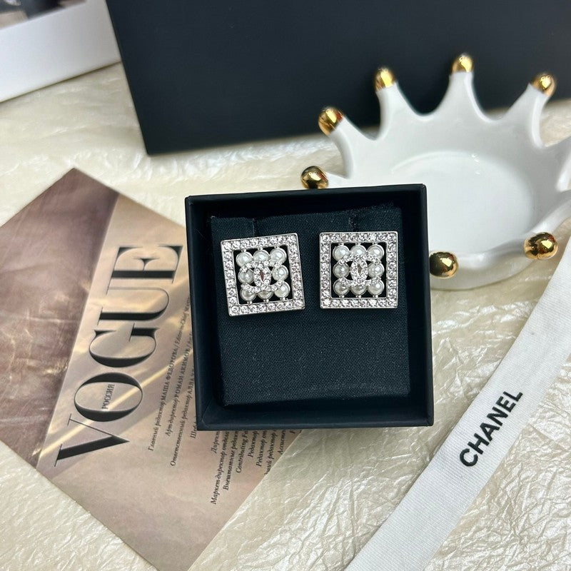 Chanel Diamond & Pearl Square Earrings - 18K White Gold