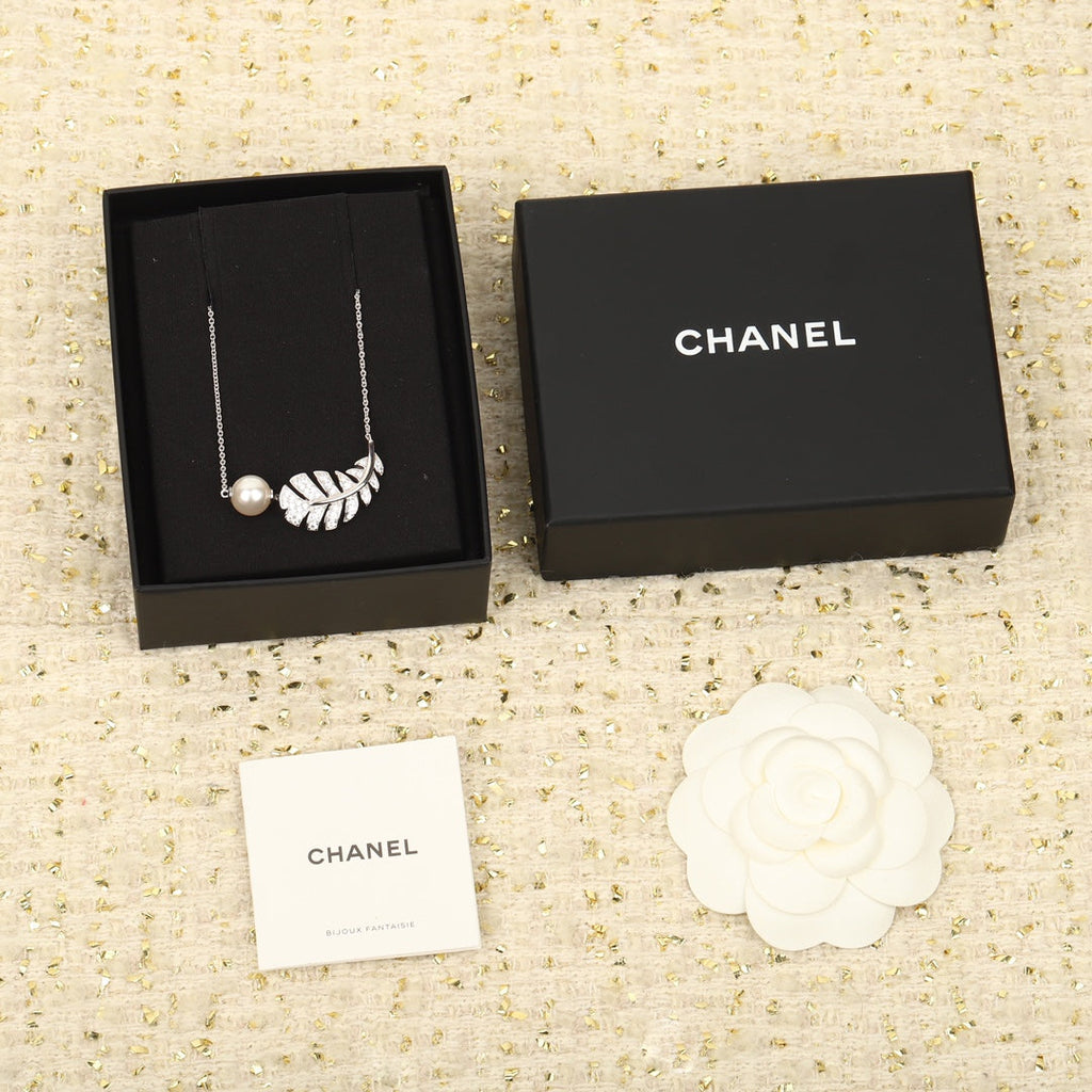 Chanel Plume De Necklace