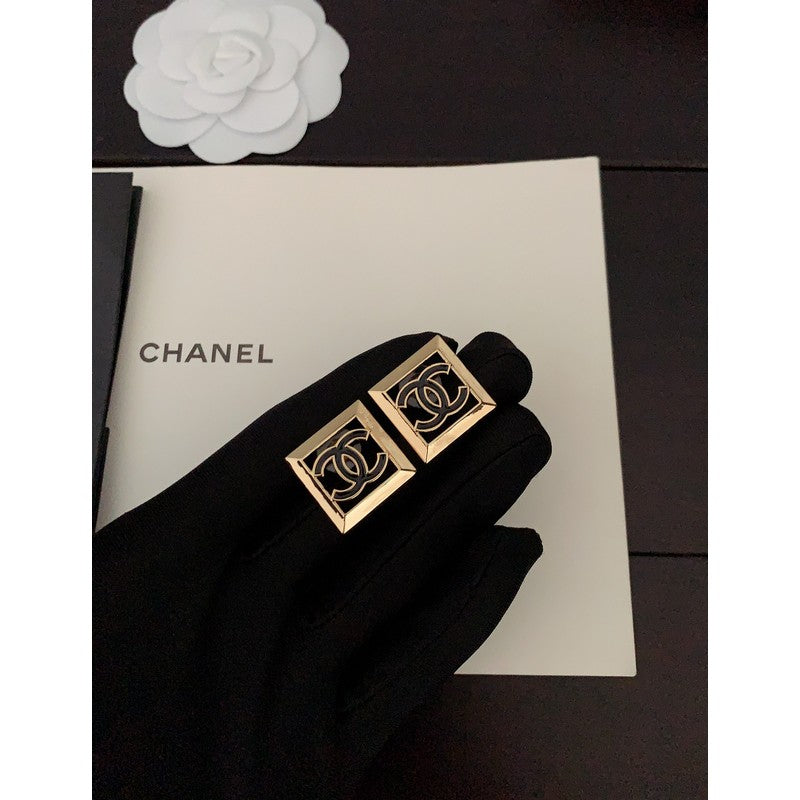 Chanel Square Hollow Earrings - 18K Yellow Gold