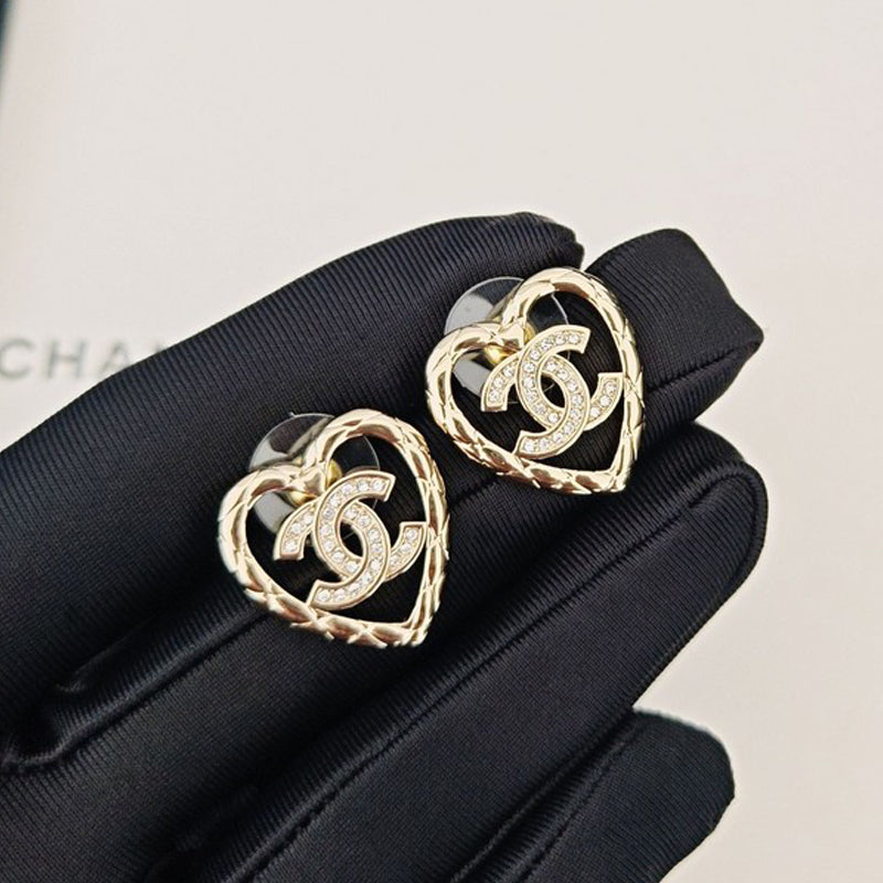 Chanel Heart Diamond Earrings - 1.75 cm Height - 18K Yellow Gold