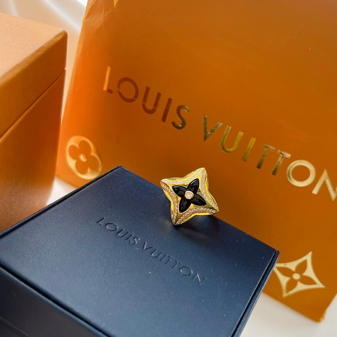 Louis Vuitton Ever Blossom Ring - 18K Yellow Gold