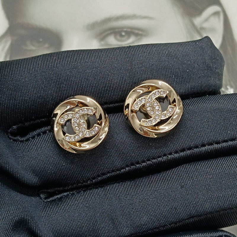 Chanel Round Diamond Earrings - 18K Rose Gold