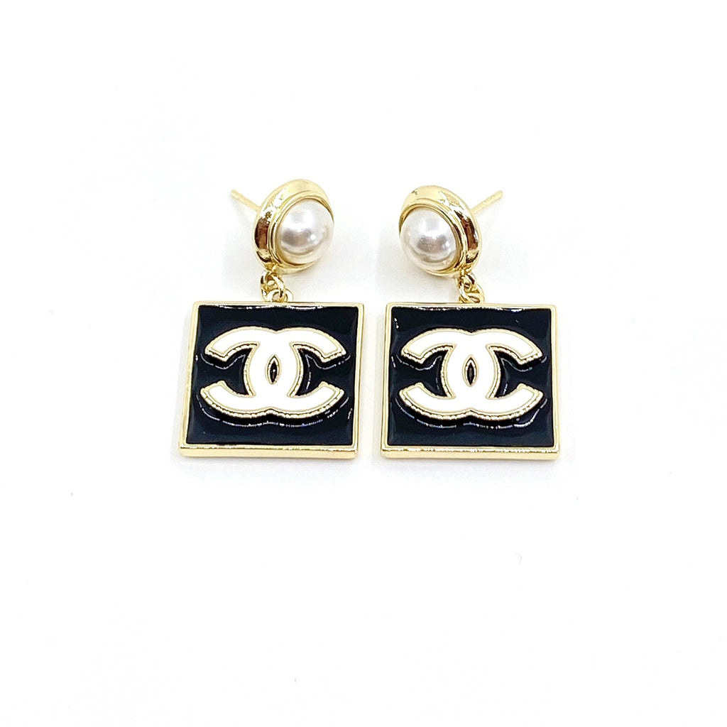 Chanel Square Pearl Pendant Earrings - 18K Yellow Gold