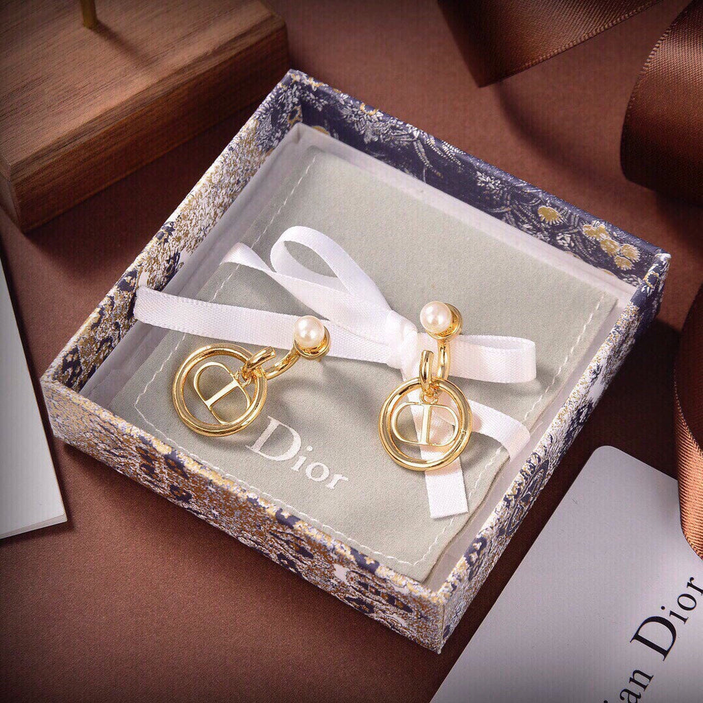 Dior 30 Montaigne Pearl Earrings