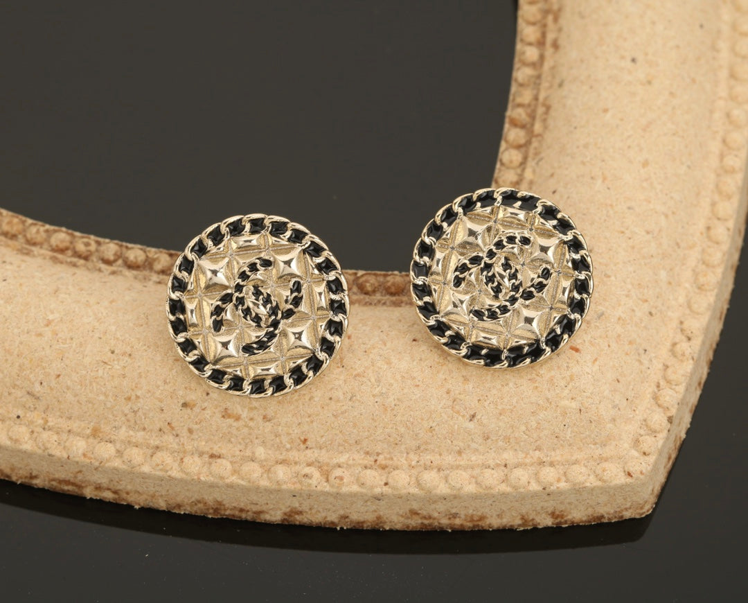 Chanel Diamond Round Earrings - 18K Yellow Gold