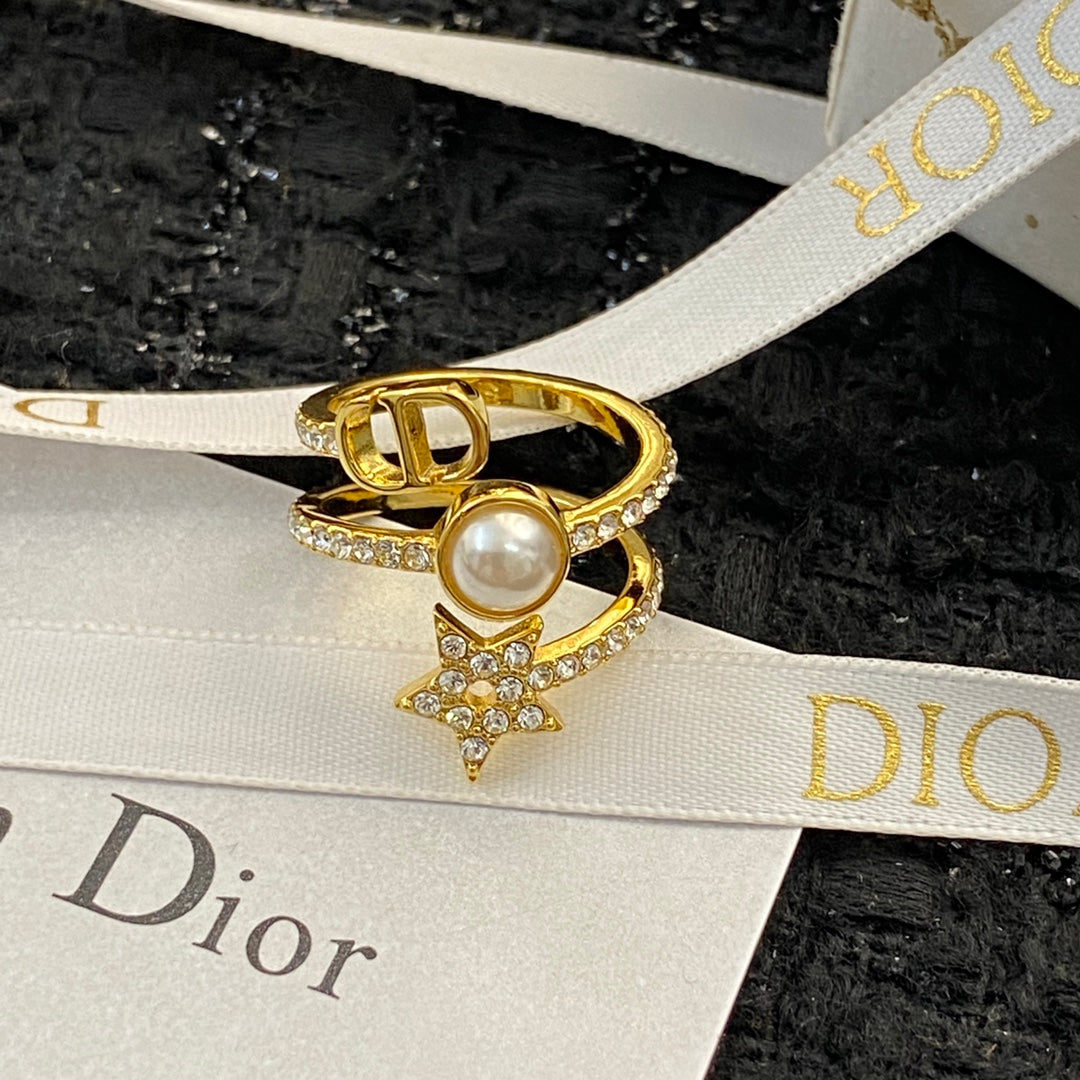 Dior Star Pearl Ring - 18K Yellow Gold