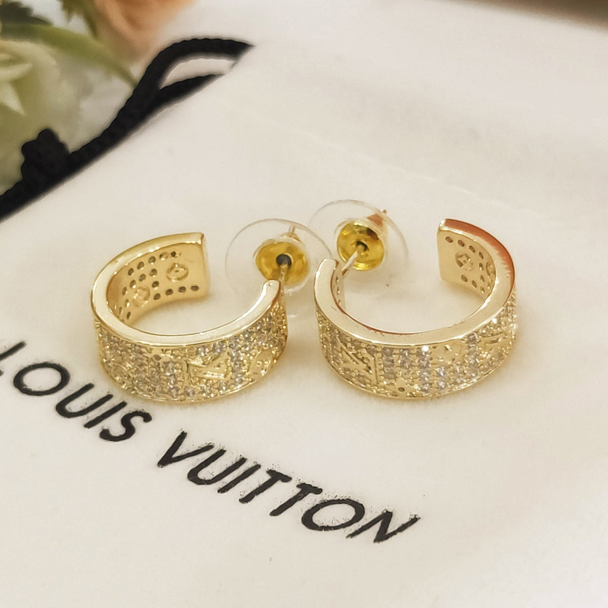 Louis Vuitton Circle Earrings - 18K Yellow Gold