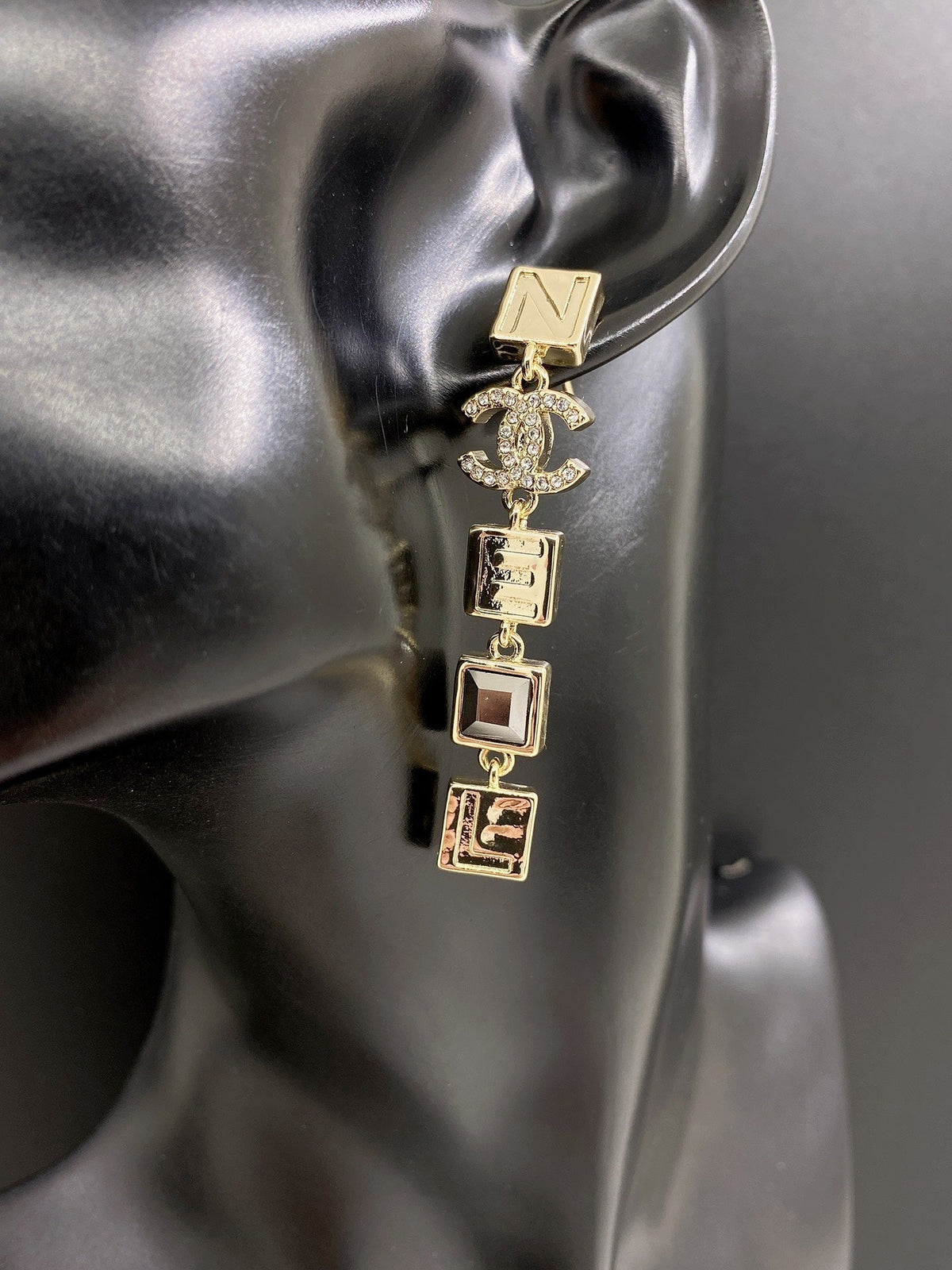 Chanel Crystals Long Earrings - 18K Yellow Gold