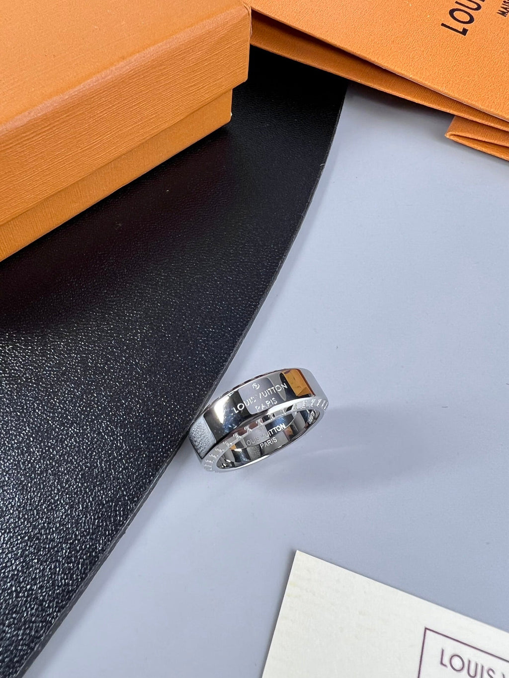 Louis Vuitton Vintage Ring - 18K Gold