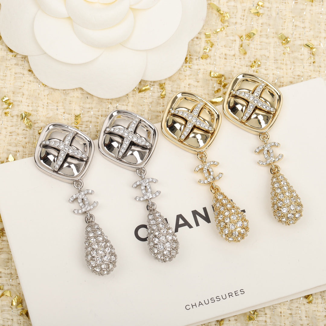 Chanel Cross Rhombus Earrings - 18K Gold