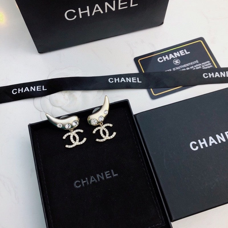 Chanel Feather Diamond Earrings - 18K Yellow Gold