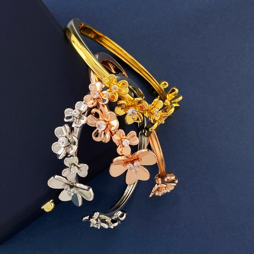 Frivole Seven Flowers Bracelet