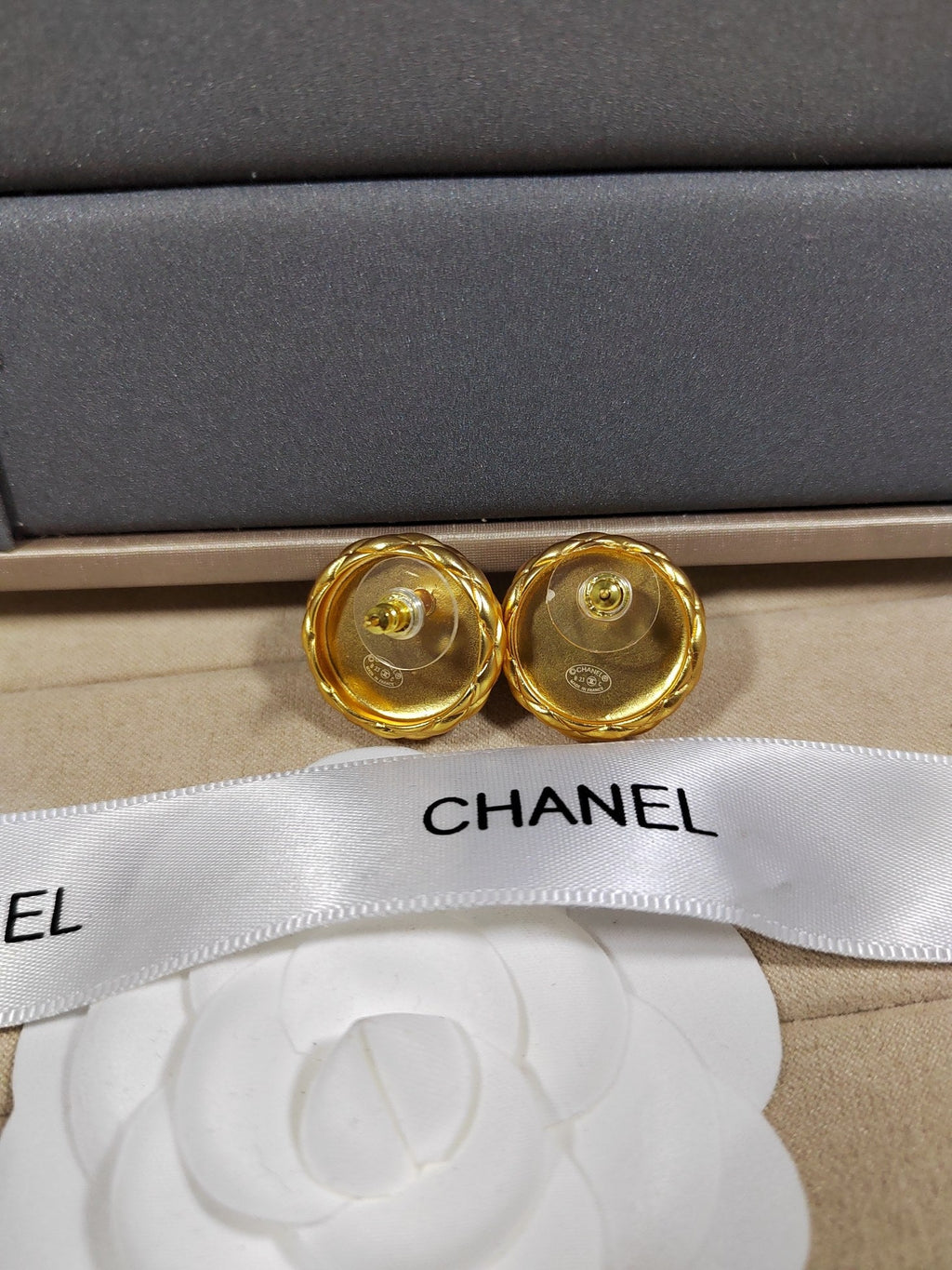 Chanel Round Pearl Earrings - 18K Yellow Gold