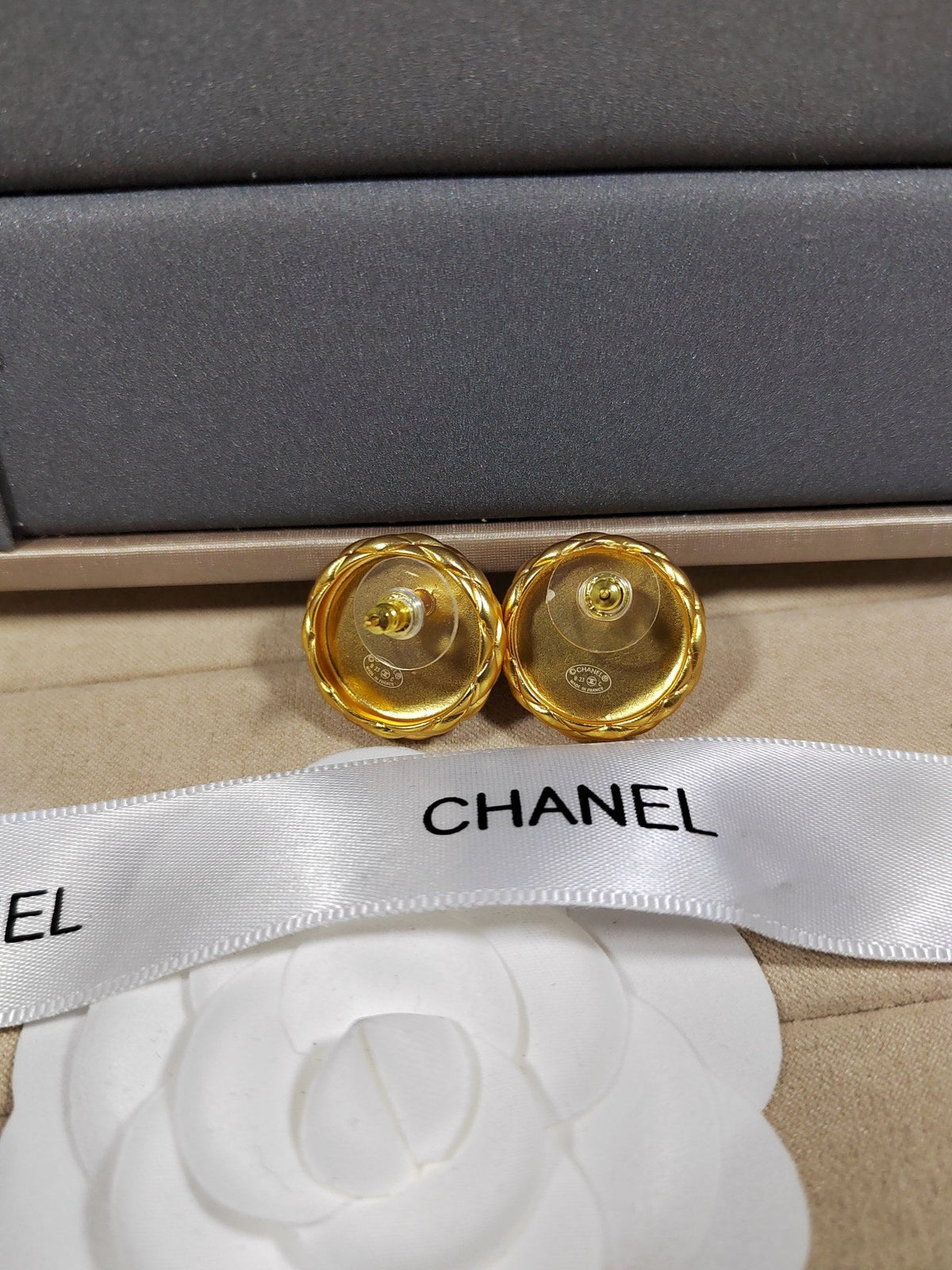 Chanel Round Pearl Earrings - 18K Yellow Gold
