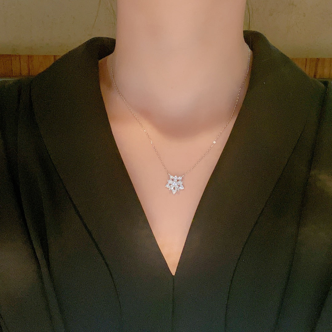 Lotus Openwork Pendant Necklace - 18K Gold