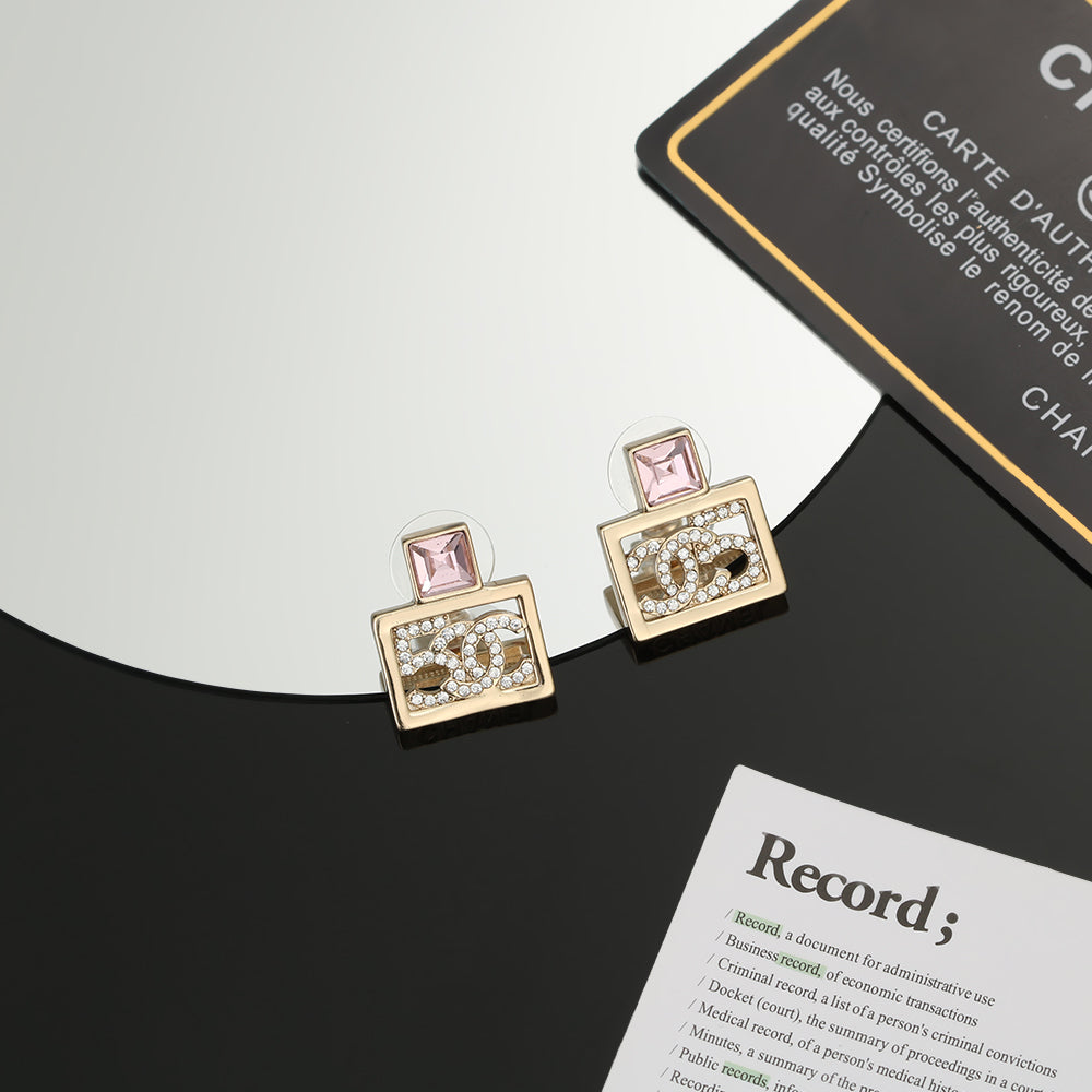 Chanel Square Diamond Earrings - 18K Yellow Gold
