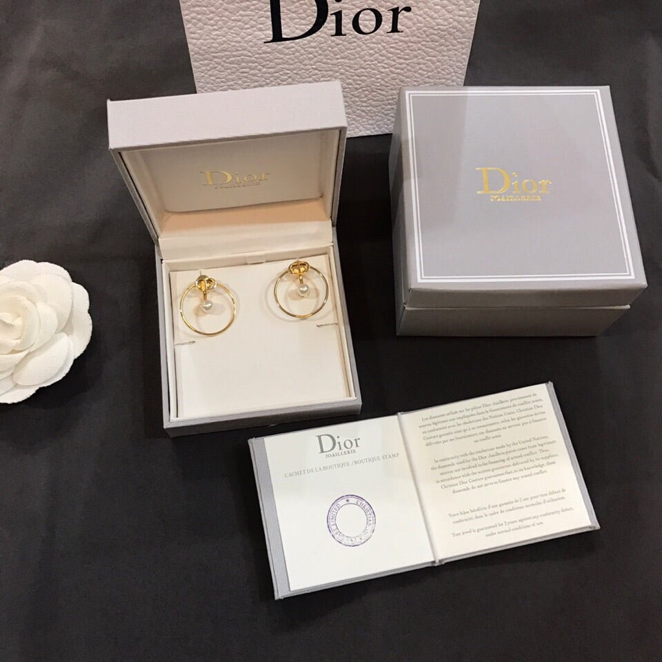 Dior 30 Montaigne Pearl Earrings