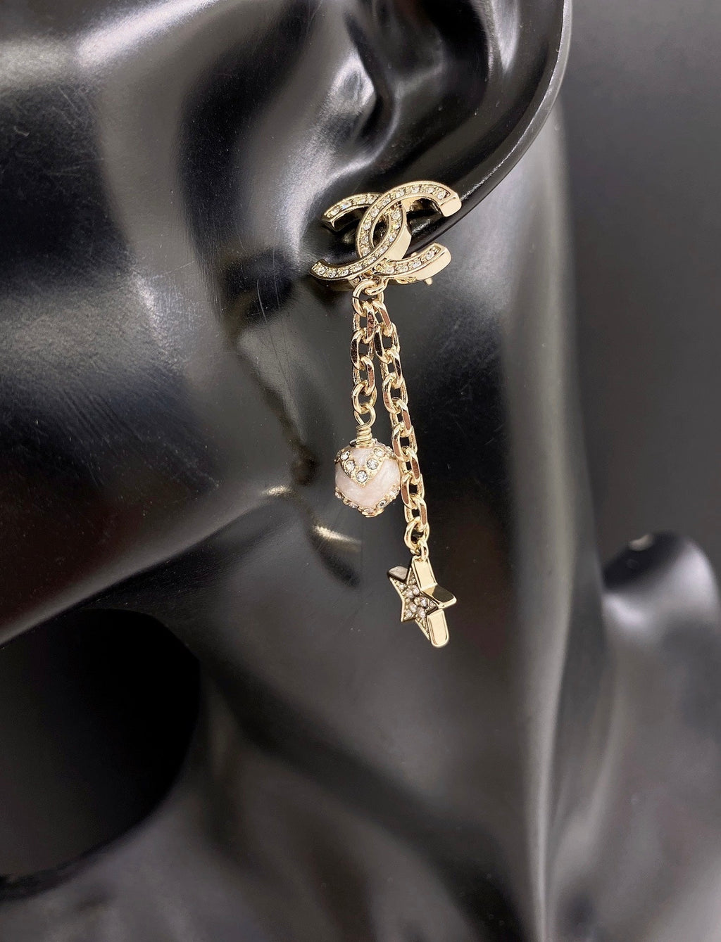 Chanel Star Pearl Earrings - 18K Yellow Gold
