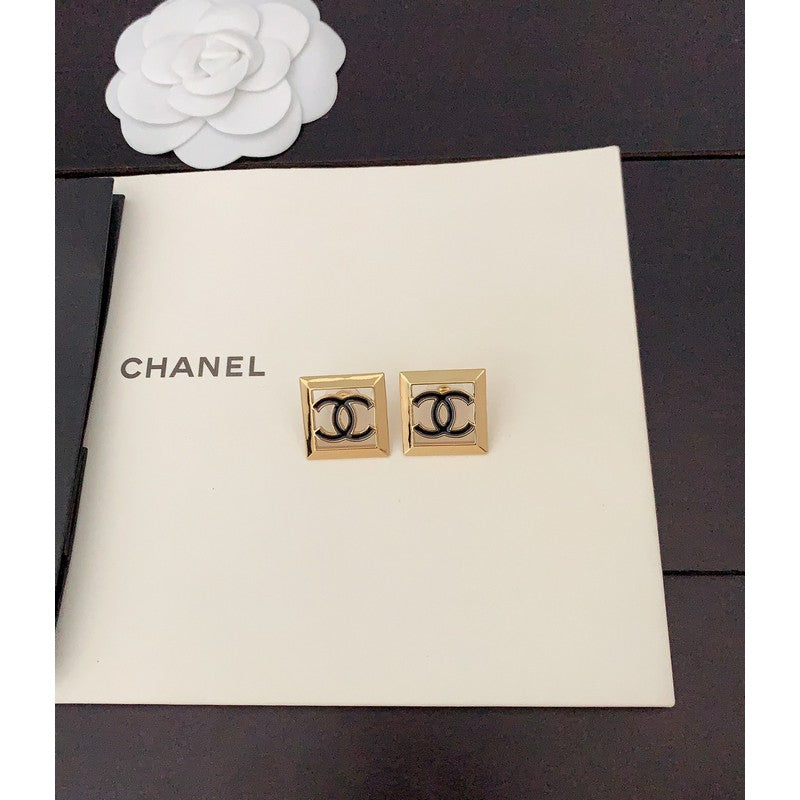 Chanel Square Hollow Earrings - 18K Yellow Gold
