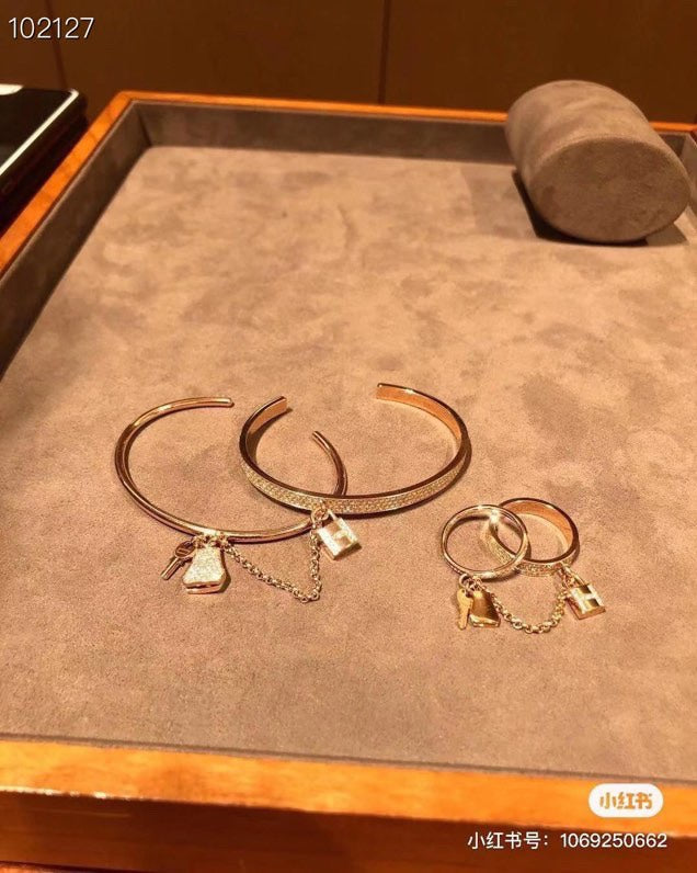 Hermes Kelly Clochette Moissanite Bracelet - 18K Yellow Gold